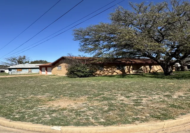 Homes for sale in Brady, TX | 304 W 8Th St, Brady, TX 76825 | MLS# 21195779