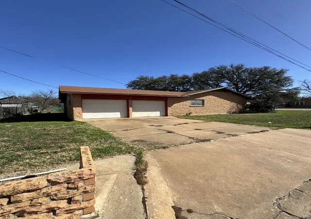 Homes for sale in Brady, TX | 304 W 8Th St, Brady, TX 76825 | MLS# 21195779