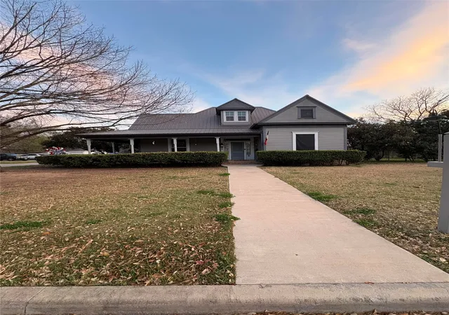 Homes for sale in Hillsboro, TX | 818 Elm St, Hillsboro, TX 76645 | MLS# 21195838