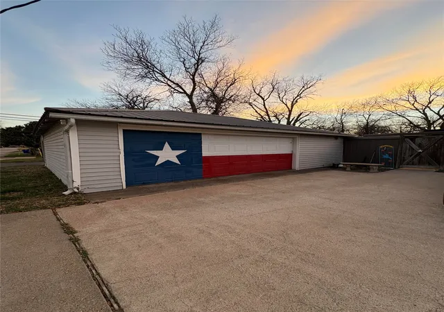 Homes for sale in Hillsboro, TX | 818 Elm St, Hillsboro, TX 76645 | MLS# 21195838