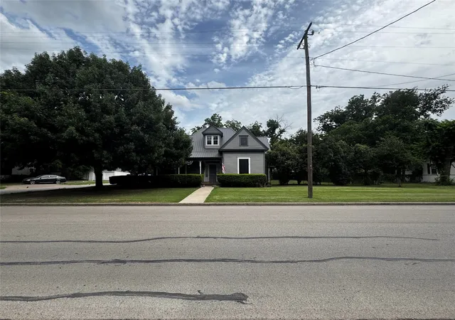Homes for sale in Hillsboro, TX | 818 Elm St, Hillsboro, TX 76645 | MLS# 21195838