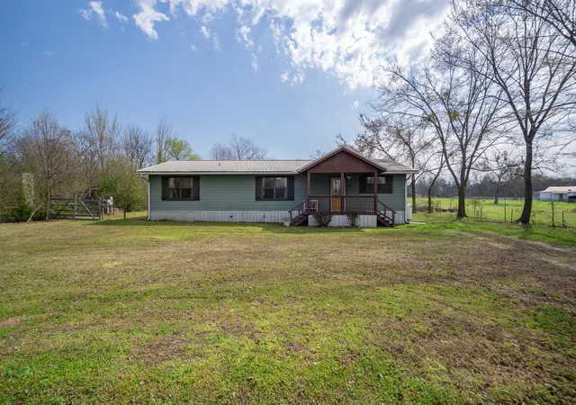 Homes for sale in Como, TX | 101 Taylor St, Como, TX 75431 | MLS# 21195798