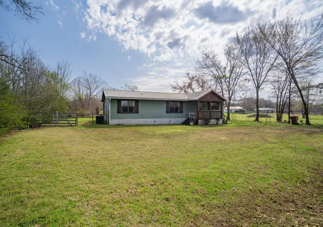 Homes for sale in Como, TX | 101 Taylor St, Como, TX 75431 | MLS# 21195798