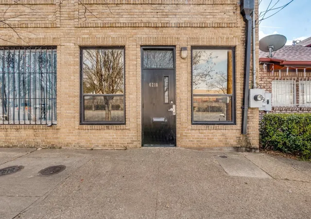 Condo for sale at 4210 Main St, Dallas, TX 75226 | MLS# 21191078