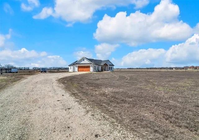 Homes for sale in Van Alstyne, TX | 2415 Bucksnort Rd, Van Alstyne, TX 75495 | MLS# 21195941