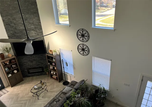 Photo 3 of Single family home for sale at 127 Chamblin Dr, Cedar Hill, TX 75104 | MLS# 21188896 | Listing updated on 2026-08-24