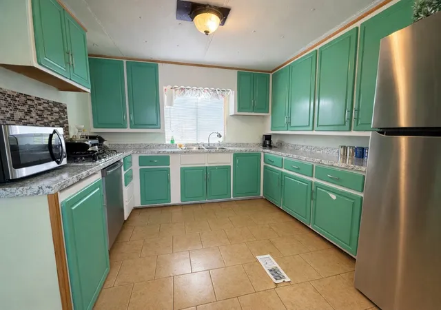 Photo 4 of Manufactured home for sale at 200 Olive St, Corsicana, TX 75110 | MLS# 21196474 | Listing updated on 2026-07-28