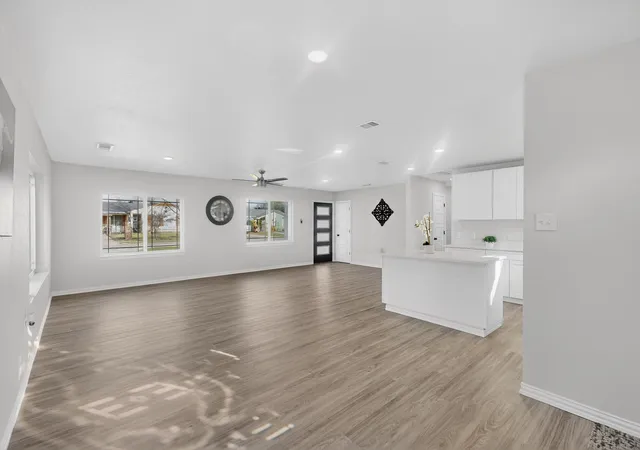 Photo 4 of Single family home for sale at 4540 Western Oaks Dr, Dallas, TX 75211 | MLS# 21196493 | Listing updated on 2026-08-28