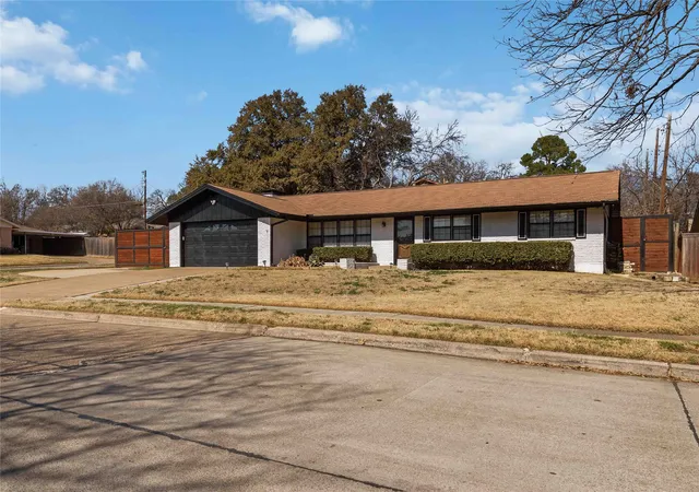 Homes for sale in Irving, TX | 1422 Glenwick Ln, Irving, TX 75060 | MLS# 21176272