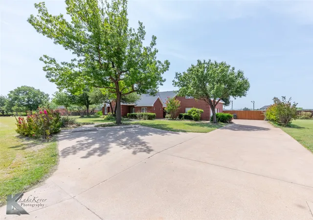 Photo 3 of Single family home for sale at 8541 Saddle Creek Rd, Abilene, TX 79602 | MLS# 21177513 | Listing updated on 2026-09-29