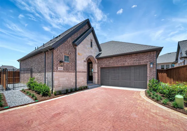 Photo 1 of Sale Pending at 4729 Boyds Branch Dr, Arlington, TX 76005 | MLS# 21196678 | Listing updated on 2026-08-20