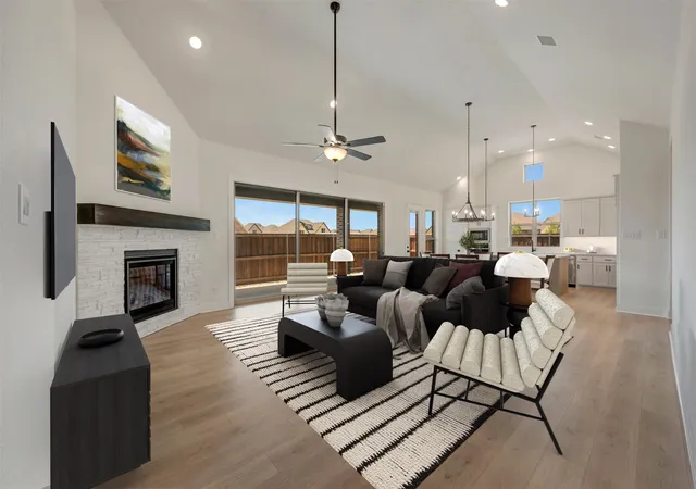 Photo 4 of Sale Pending at 4729 Boyds Branch Dr, Arlington, TX 76005 | MLS# 21196678 | Listing updated on 2026-08-20