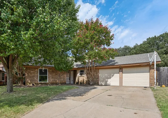 Homes for sale in Bedford, TX | 2417 Meadow Ct, Bedford, TX 76021 | MLS# 21196706
