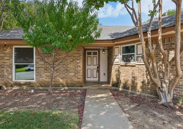 Homes for sale in Bedford, TX | 2417 Meadow Ct, Bedford, TX 76021 | MLS# 21196706