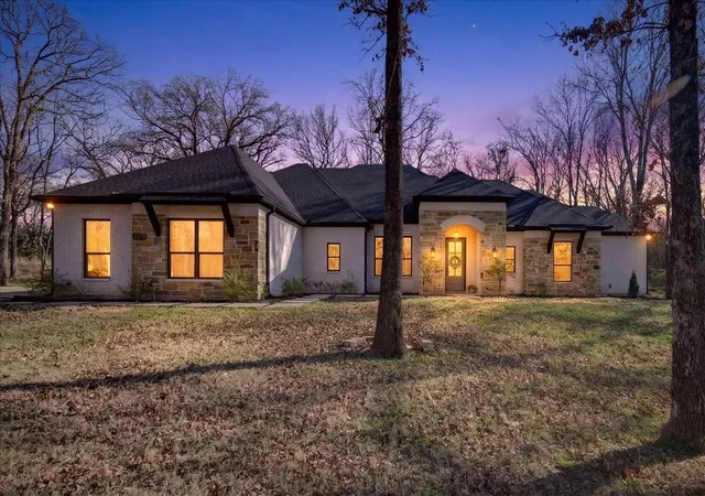 Photo 3 of Single family home for sale at 107 Oakbend Trl, Mabank, TX 75147 | MLS# 21196171 | Listing updated on 2026-08-22