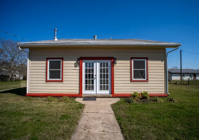 Homes for sale in Wortham, TX | 108 S Avenue C, Wortham, TX 76693 | MLS# 21197140