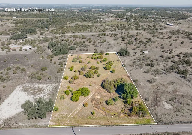 Homes for sale in Lipan, TX | 121 Gilmore Ct, Lipan, TX 76462 | MLS# 21197220