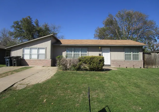 Photo 1 of Sale Pending at 5204 Curzon Ave, Fort Worth, TX 76107 | MLS# 21197245 | Listing updated on 2026-08-29