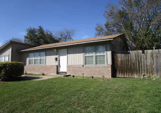 Photo 2 of Sale Pending at 5204 Curzon Ave, Fort Worth, TX 76107 | MLS# 21197245 | Listing updated on 2026-08-29