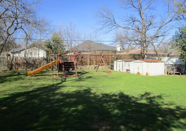 Photo 3 of Sale Pending at 5204 Curzon Ave, Fort Worth, TX 76107 | MLS# 21197245 | Listing updated on 2026-08-29