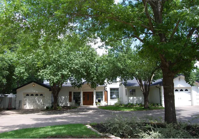 Photo 1 of Single family home for sale at 917 East St, Graham, TX 76450 | MLS# 21192205 | Listing updated on 2026-09-29