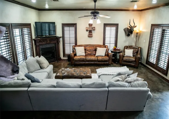 Photo 4 of Single family home for sale at 917 East St, Graham, TX 76450 | MLS# 21192205 | Listing updated on 2026-09-29