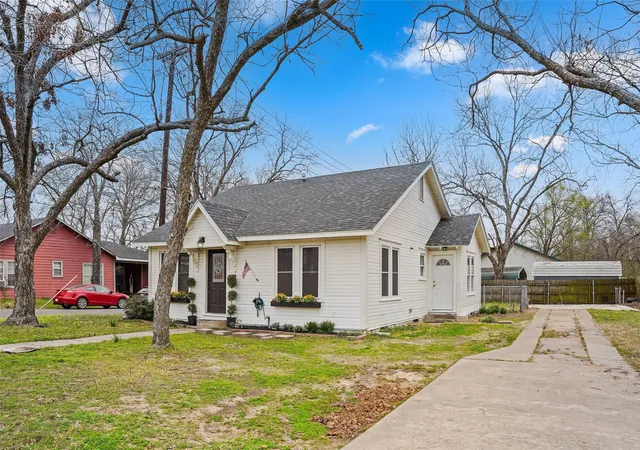 Homes for sale in Sulphur Springs, TX | 304 Texas St, Sulphur Springs, TX 75482 | MLS# 21197174
