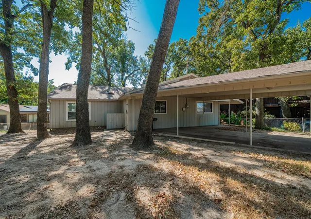 Photo 1 of Single family home for sale at 146 Harbor Dr, Gun Barrel City, TX 75156 | MLS# 21184324 | Listing updated on 2026-08-28