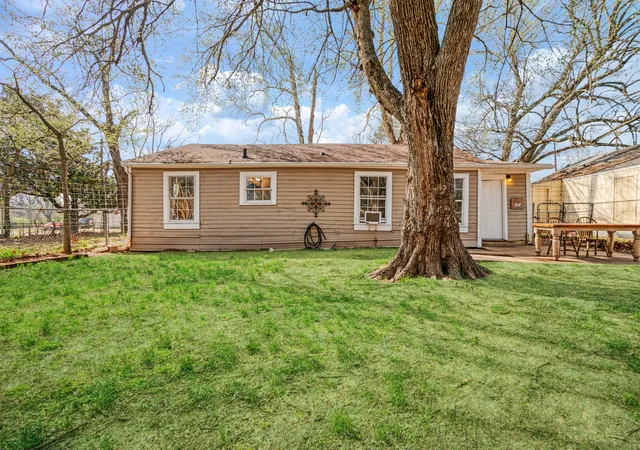 Homes for sale in Paris, TX | 1115 Se 13th St, Paris, TX 75460 | MLS# 21196877