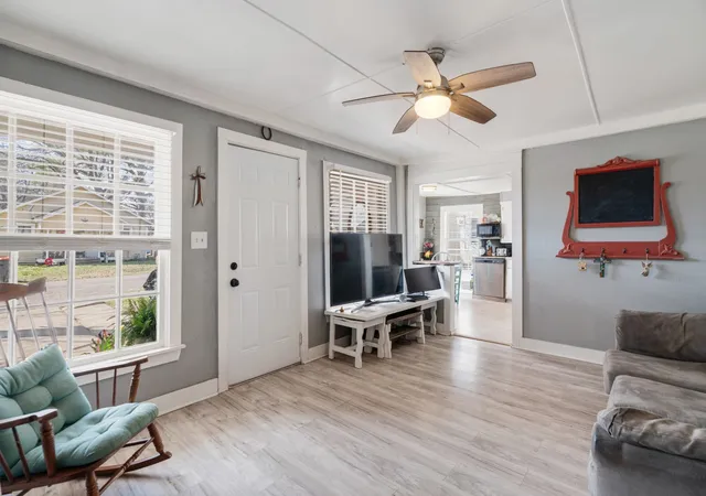Homes for sale in Paris, TX | 1115 Se 13Th St, Paris, TX 75460 | MLS# 21196877