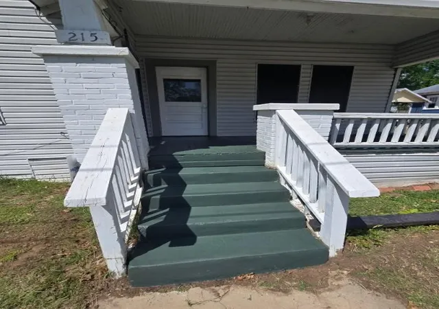 Photo 3 of Single family home for sale at 215 Bell St, Gainesville, TX 76240 | MLS# 21187349 | Listing updated on 2026-09-26