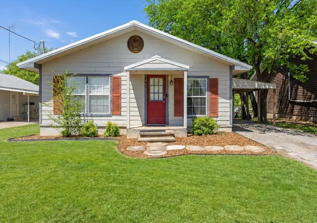 Homes for sale in Stephenville, TX | 507 E Clifton St, Stephenville, TX 76401 | MLS# 21197399