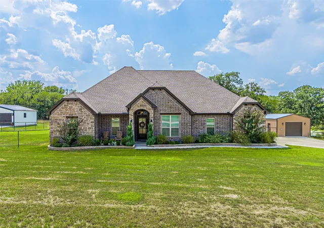 Homes for sale in Springtown, TX | 1009 Henry Wy, Springtown, TX 76082 | MLS# 21197610