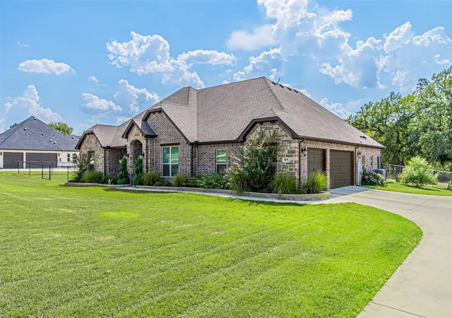 Homes for sale in Springtown, TX | 1009 Henry Wy, Springtown, TX 76082 | MLS# 21197610