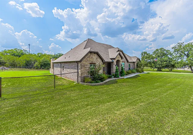 Homes for sale in Springtown, TX | 1009 Henry Wy, Springtown, TX 76082 | MLS# 21197610