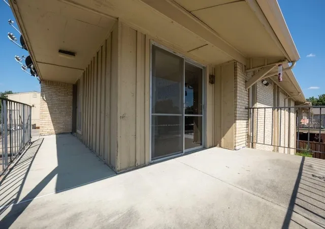 Photo 2 of Condo for sale at 4524 Amesbury Dr #C, Dallas, TX 75206 | MLS# 21192774 | Listing updated on 2026-08-24