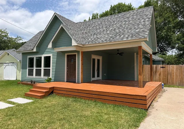 Photo 1 of Single family home for sale at 405 E 9th St, Kemp, TX 75143 | MLS# 21190218 | Listing updated on 2026-09-04