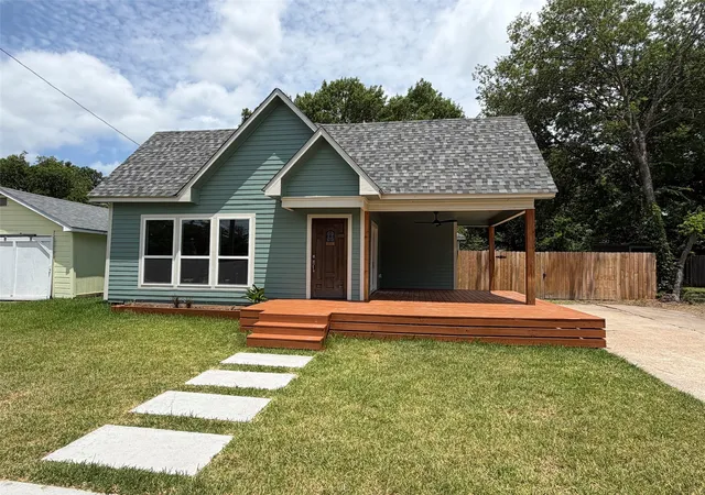 Photo 2 of Single family home for sale at 405 E 9th St, Kemp, TX 75143 | MLS# 21190218 | Listing updated on 2026-09-04
