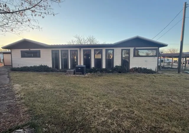 Photo 3 of Sale Pending at 808 Flamingo Rd, Granbury, TX 76049 | MLS# 21197733 | Listing updated on 2026-08-19