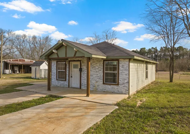 Photo 1 of Single family home for sale at 338 N County Road 3010, Mount Pleasant, TX 75455 | MLS# 21197738 | Listing updated on 2026-07-10