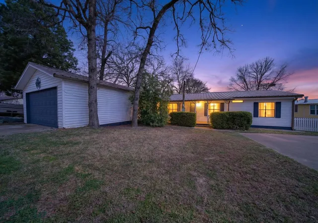 Photo 2 of Manufactured home for sale at 212 Sunray St, Mabank, TX 75156 | MLS# 21191640 | Listing updated on 2026-08-31
