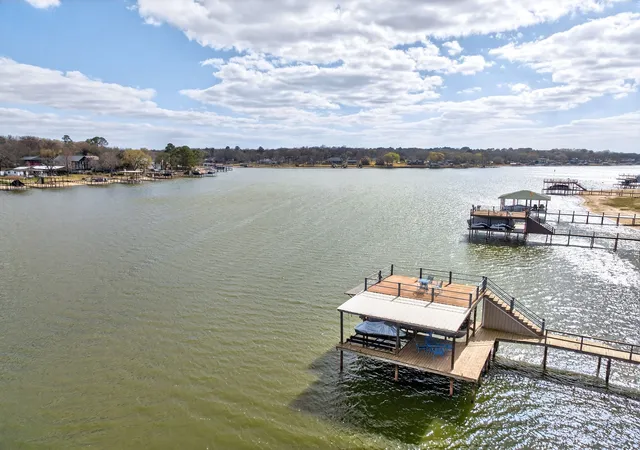 Photo 3 of Manufactured home for sale at 212 Sunray St, Mabank, TX 75156 | MLS# 21191640 | Listing updated on 2026-08-31