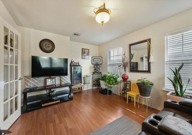 Photo 3 of Single family home for sale at 4008 Liberty Trl, Heartland, TX 75126 | MLS# 21197854 | Listing updated on 2026-09-28