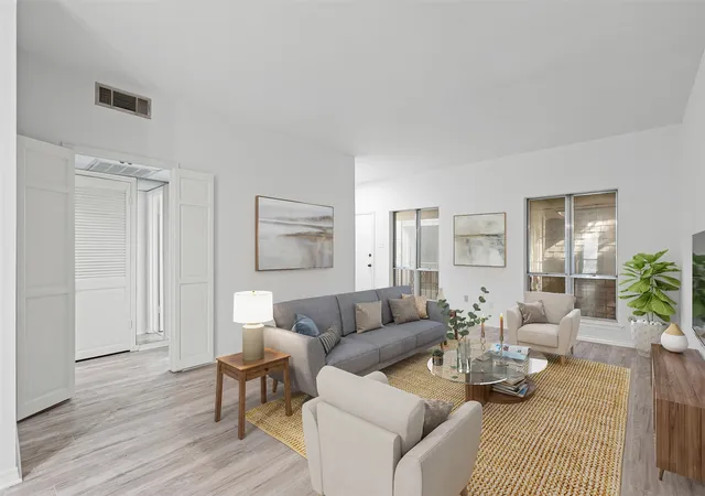 3rd image of 4320 Bellaire Dr S, Fort Worth, TX 76109