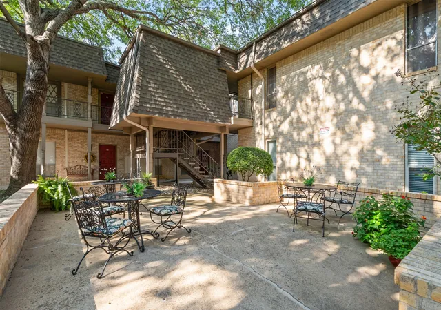 5th image of 4320 Bellaire Dr S, Fort Worth, TX 76109