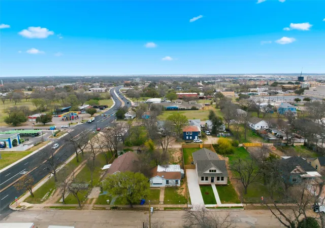 Photo 2 of Single family home for sale at 603 N 10th St, Waco, TX 76701 | MLS# 21197775 | Listing updated on 2026-08-31