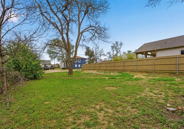 Photo 3 of Single family home for sale at 603 N 10Th St, Waco, TX 76701 | MLS# 21197775 | Listing updated on 2026-08-31