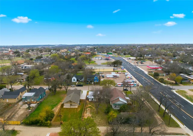 Photo 4 of Single family home for sale at 603 N 10Th St, Waco, TX 76701 | MLS# 21197775 | Listing updated on 2026-08-31