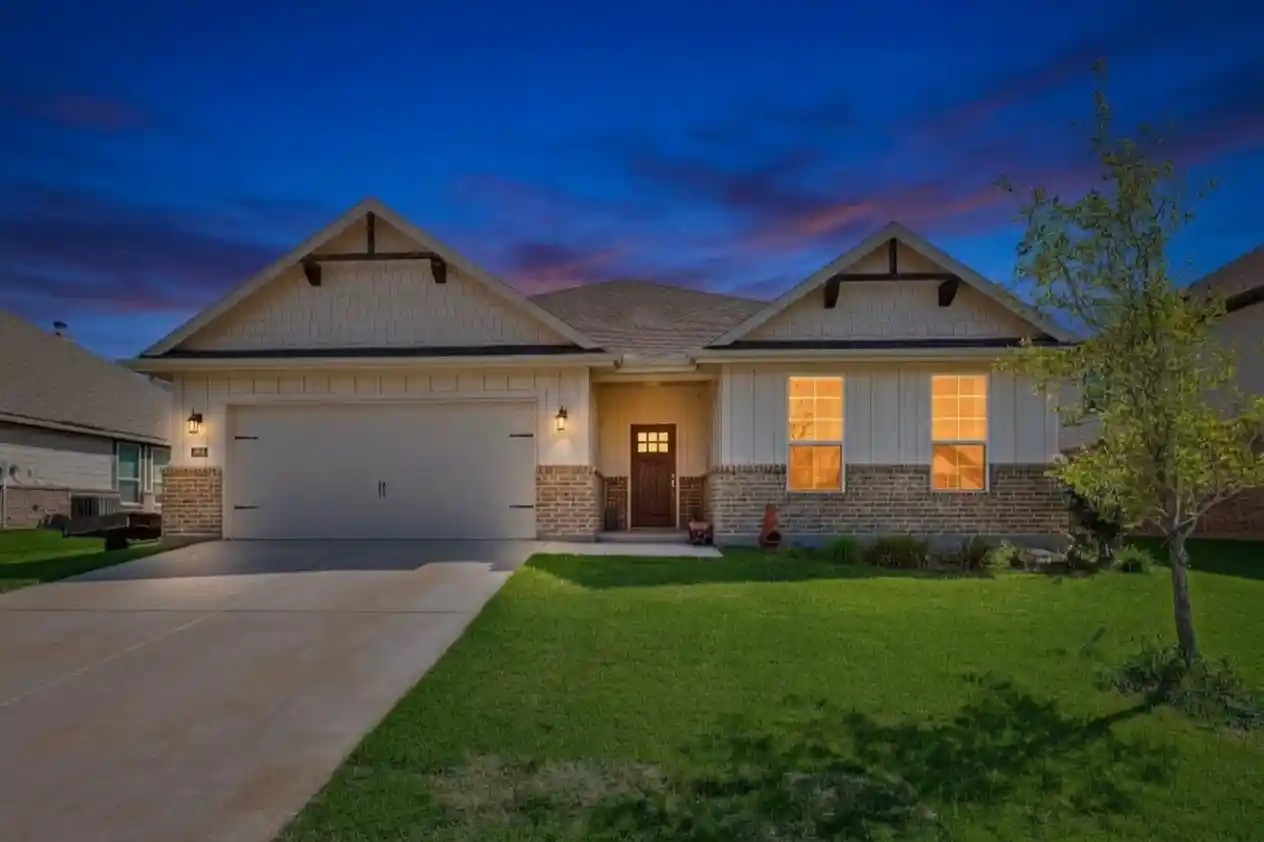 Single family home for sale at 808 Feather Edge, Springtown, TX 76082 | MLS# 21197696