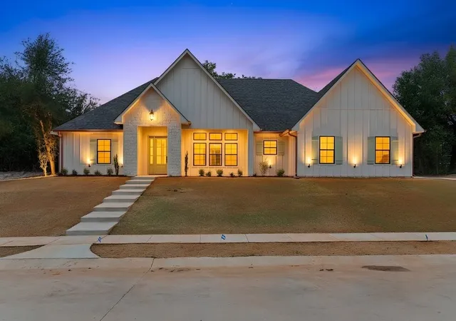 Homes for sale in Lindale, TX | 17300 Woodcrest Cir, Lindale, TX 75771 | MLS# 21198028